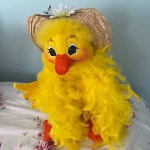 2006 Annalee 18” Momma Duck with straw hat and feather boa